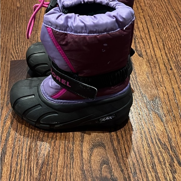 COPY - One season used kids snow sorel boots. - Picture 5 of 6